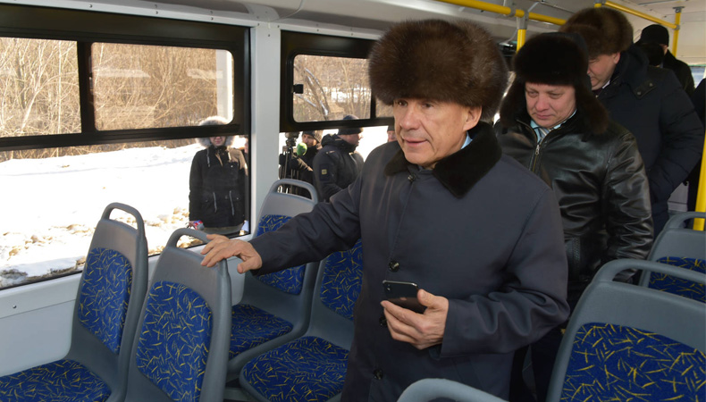 Минниханов в троллейбусе
