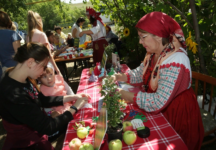 Яблочный Спас в селе Красновидово
