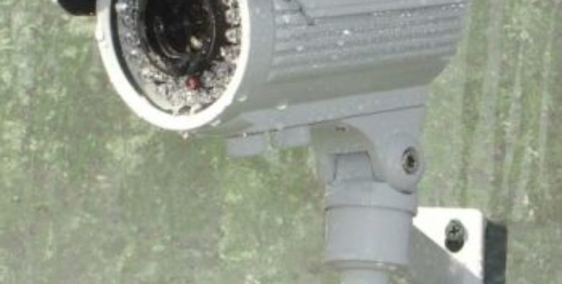 В Челнах мужчина украл две камеры видеонаблюдения