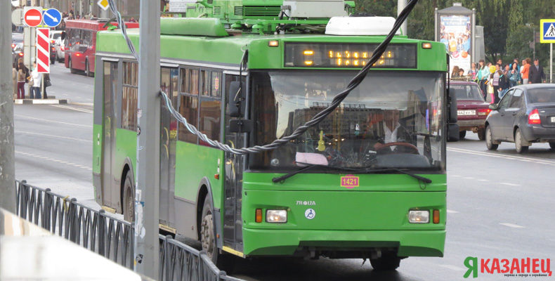 В Казани троллейбус врезался в SsangYong и Volkswagen