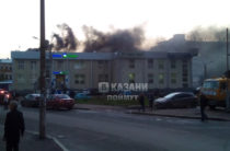 ВИДЕО: В Казани горела вывеска спортмагазина «Триал-Спорт»