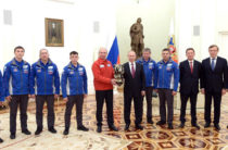 Владимир Путин в Кремле принял экипаж команды «КАМАЗ-мастер»