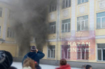 Соцсети: В Казани горит школа