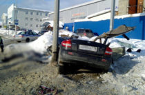 Смертельное ДТП в Казани: Иномарка на большой скорости влетела в столб