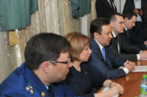 Халиков на встрече с обманутыми вкладчиками не порадовал людей