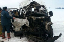 Два человека погибли при столкновении пассажирского автобуса и фуры в Башкирии