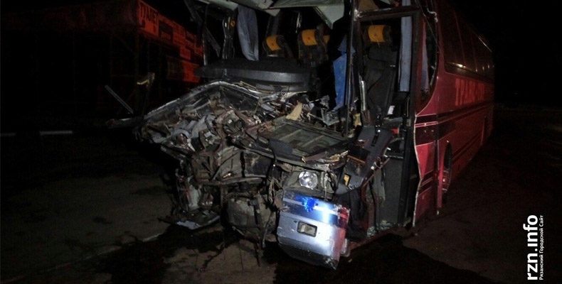 Под Рязанью столкнулись автобус и фура, два человека погибли еще 31 пострадали