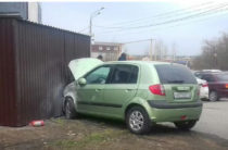 В Челябинске иномарка сбила школьницу на тротуаре