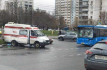 В Москве автобус столкнулся с автомобилем «скоро помощи»