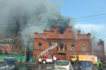 ВИДЕО: В центре Казани горит дом товарищества «Братья Крестовниковы»