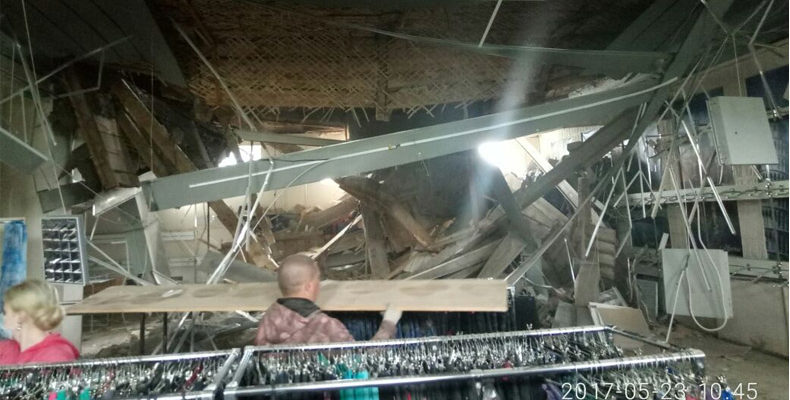 В одном из торговых центров Чистополя обрушился потолок (Фото)