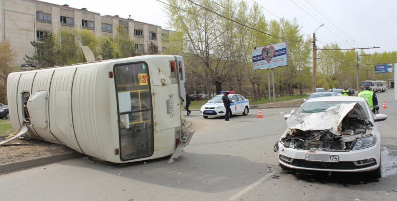 Из-за пьяного водителя иномарки в Челябинске перевернулся автобус с пассажирами