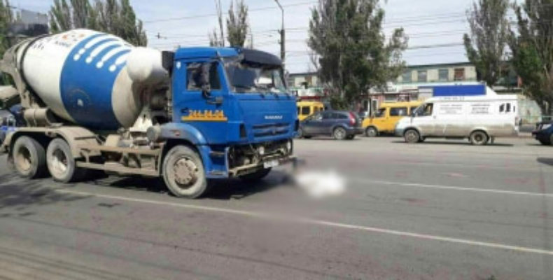 В Самаре пенсионерка погибла под колесами КАМАЗа, еще одна женщина в больнице