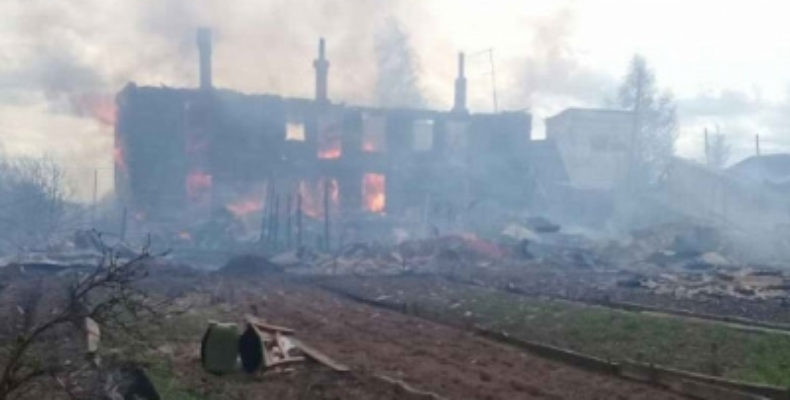 Четыре многоквартирных дома сгорели в Кировской области