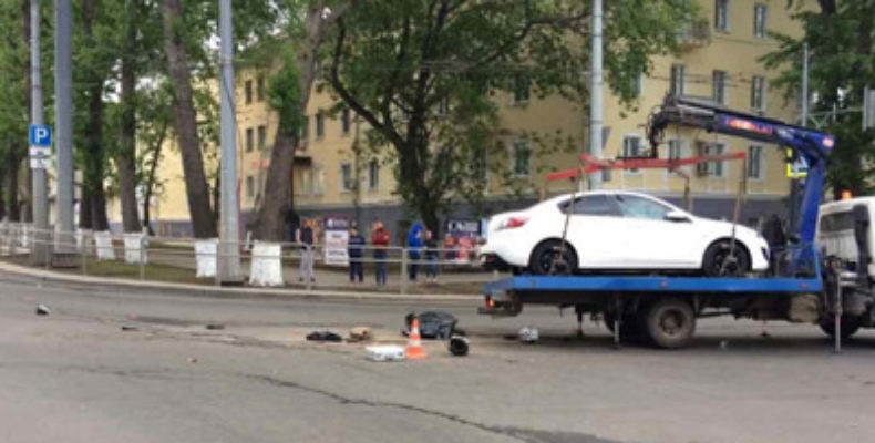 В Самаре мотоцикл врезался в эвакуатор, погибли два человека