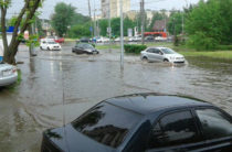 Некоторые улицы Казани снова затопило