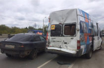 В Челябинске микроавтобус с детской футбольной командой попал в ДТП
