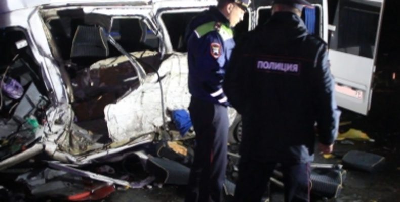 Жуткое ДТП под Калининградом: внедорожник врезался в микроавтобус, погибли 7 человек