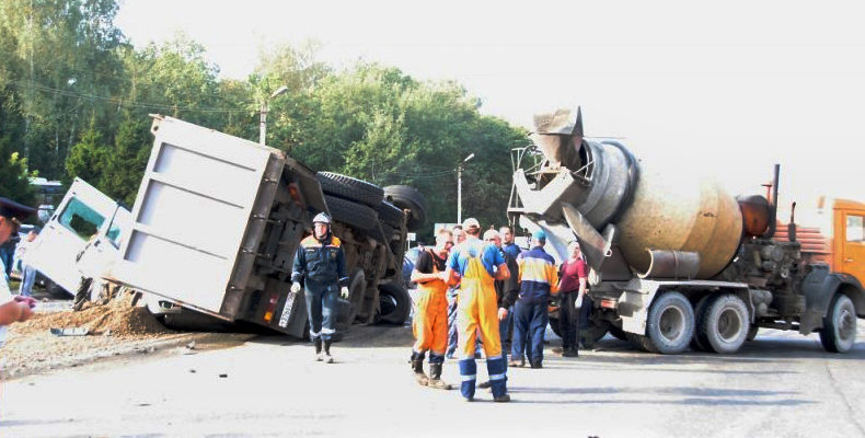 Во Владимире грузовик с песком протаранил семь автомобилей, погибли два человека