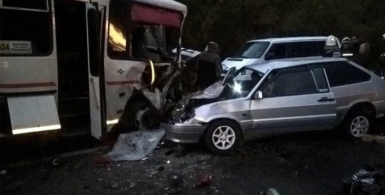 В Ульяновской области автоледи на иномарке устроила страшное ДТП с двумя погибшими