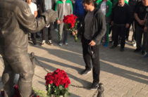 Игроки и тренеры «Ак Барса» почтили память «Локомотива»