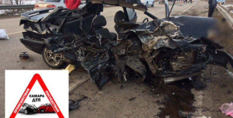 В Самарской области водитель ВАЗа на встречке врезался в «Ниссан», погибли три человека