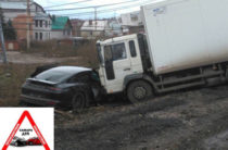 В Самаре водитель на «Порше» попал под грузовик