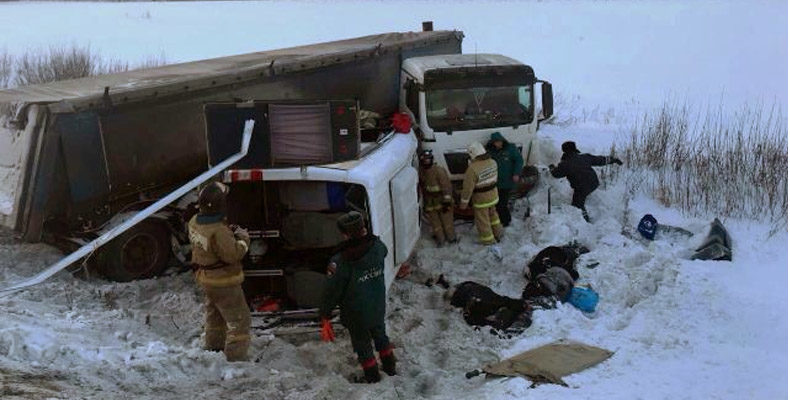 В Башкирии 9 человек погибли при столкновении автобуса и фуры