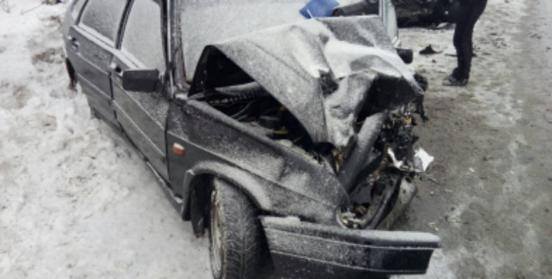 В Самаре автоледи на ВАЗе погибла, на «встречке» столкнувшись с «Митсубиси»