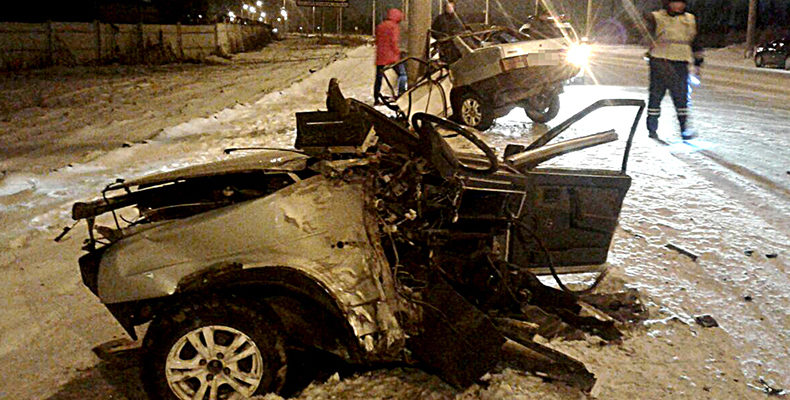 В Стерлитамаке легковушку разорвало пополам, водитель погиб