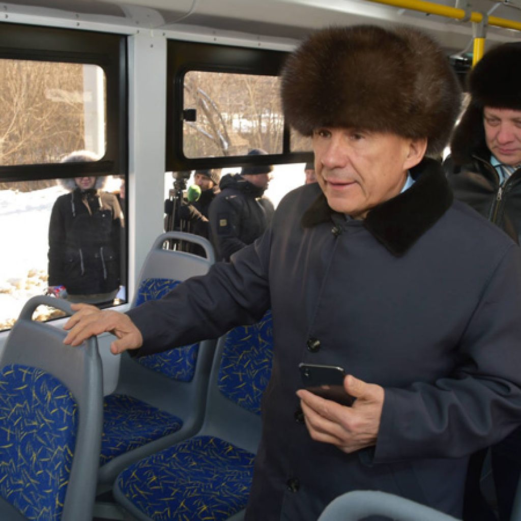 Минниханов в троллейбусе