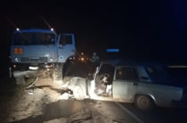 В Татарстане ВАЗ на «встречке» врезался в КАМАЗ, два человека погибли