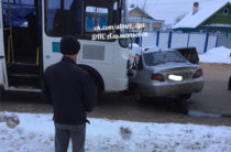 В Альметьевске «Нексия» на «встречке» столкнулась с ПАЗом, водитель легковушки погиб