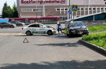В Казани «Мерседес» выехал на «встречку» и столкнулся с такси, пассажирке потребовалась госпитализация