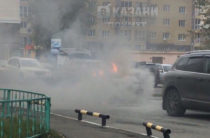 В Казани в ЖК «Изумрудный Город» загорелся автомобиль
